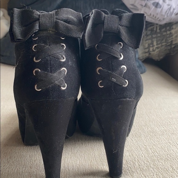 Guess lace back boogie heel with bows - Picture 3 of 4